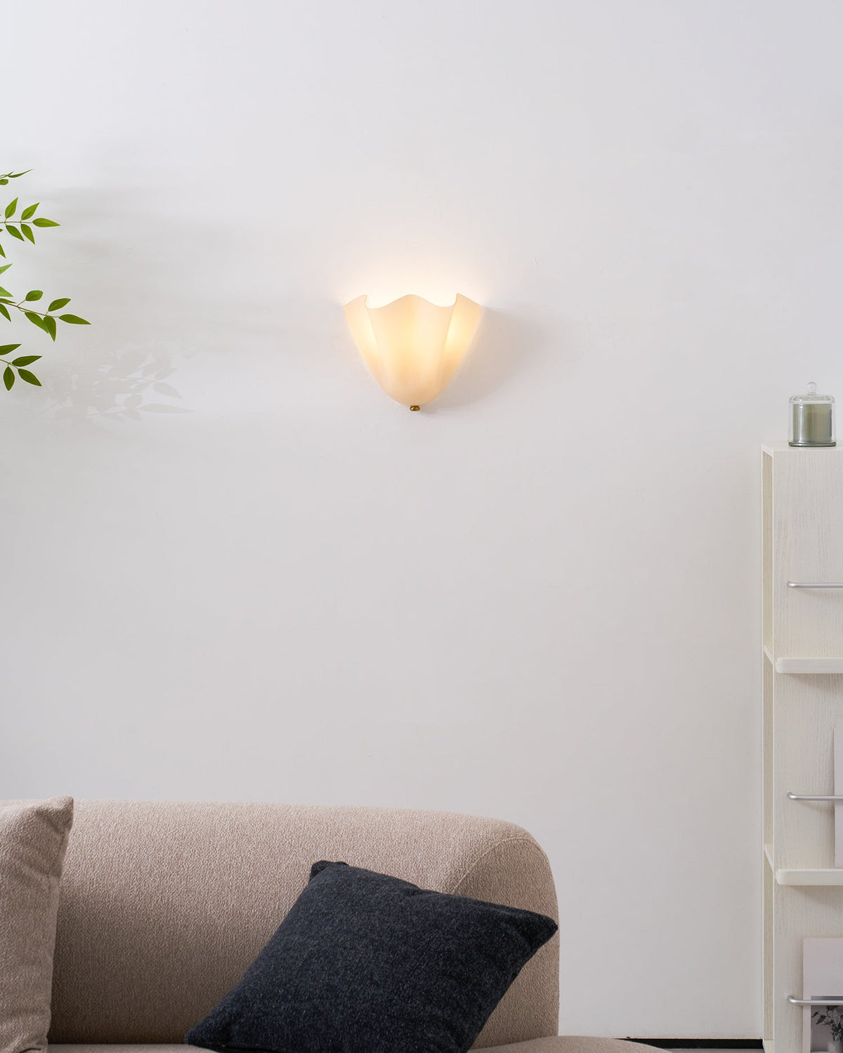 Hand-Blown Glass Wall Sconce 11 in Wide Petal Shade Lighting Fixture Bedroom Hallway Ambient Light E26 Base 110-120V Dual Bulb Decorative Mo