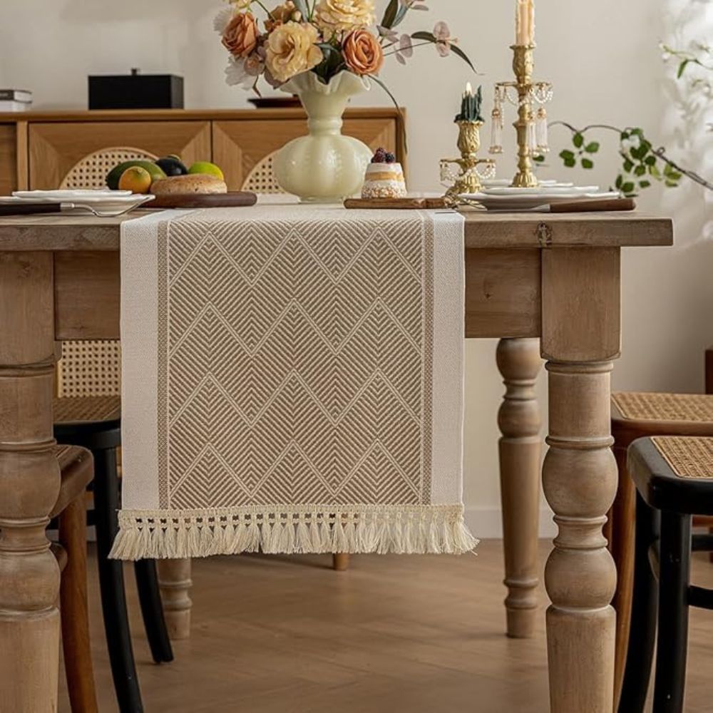 Fringed Woven Runner for Dining Tables – Zigzag Textured Microfiber Protection with Sandstone Tones – Coffee Table Accent for Modern and Min