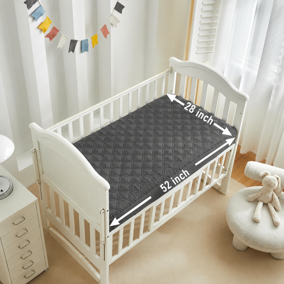 CozyNest | Protector impermeable para colchón de cuna con tela suave gris | Silencioso y lavable a máquina para la máxima comodidad del bebé