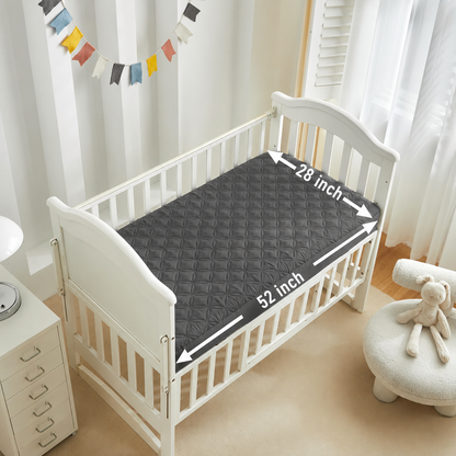 CozyNest | Protector impermeable para colchón de cuna con tela suave gris | Silencioso y lavable a máquina para la máxima comodidad del bebé