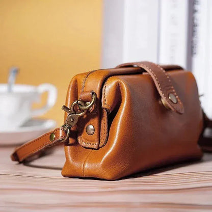 Vintage-Inspired Leather Crossbody Purse for Women – Classic Handbag with Adjustable Strap for Daily Use, Travel, Shopping & Casual Outfits