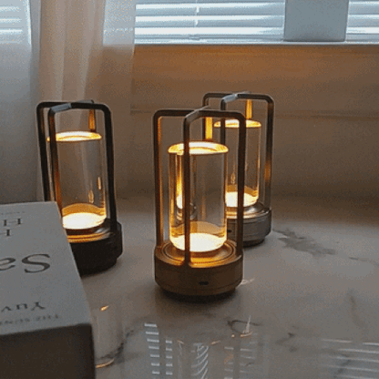 Casa Nordic | Lámpara de mesa tipo linterna de cristal con brillo ajustable | Iluminación portátil con estilo para el hogar y exteriores