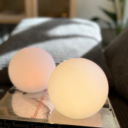 Lámpara LED esférica recargable con control remoto: 16 modos de color, resistente a la intemperie para iluminación ambiental en interiores y exteriores