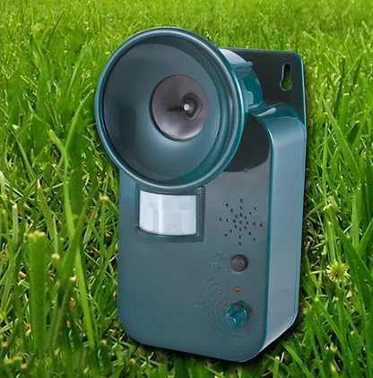 Ultrasonic Animal Repeller Outdoor Motion Sensor Pest Deterrent Device Waterproof Yard Protection for Deer Rodents Birds Battery Powered