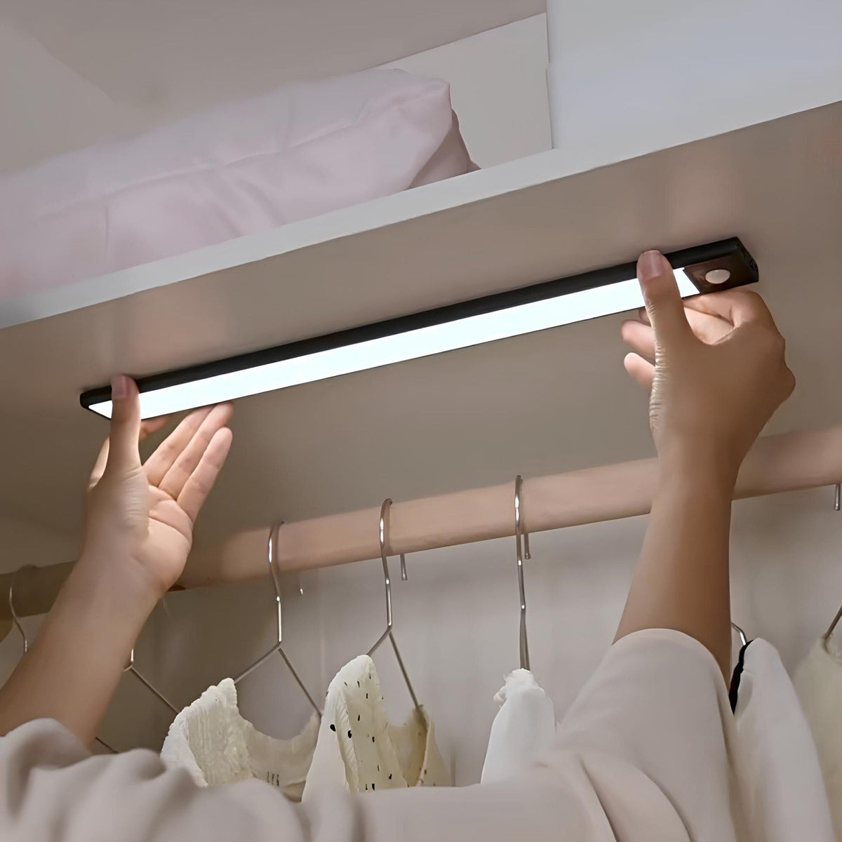 USB Rechargeable Motion-Activated LED Puck Light for Closets, Stairs & Hallways – Wireless Battery or USB Power, Magnetic Install, 3-Inch Ro