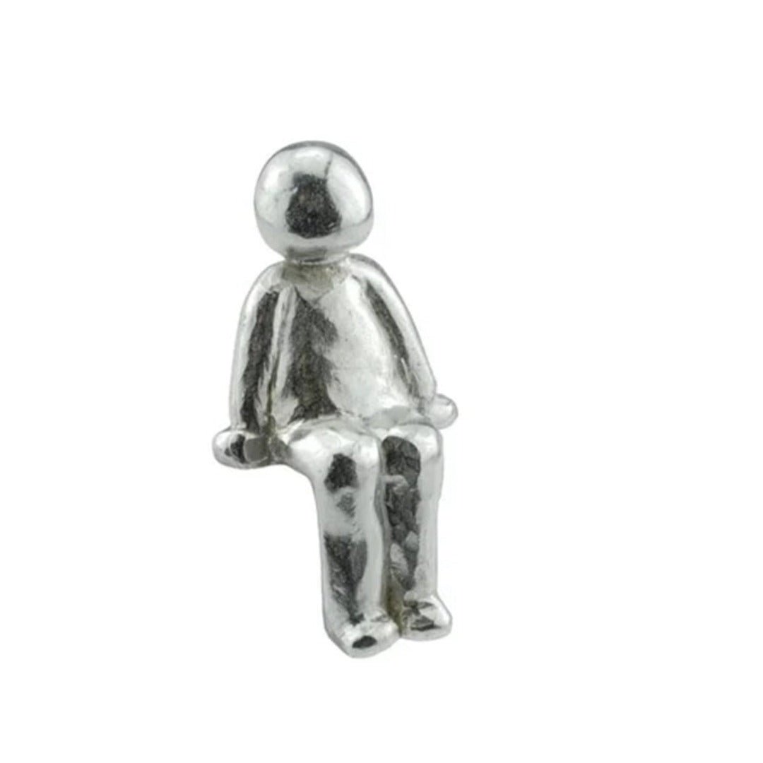Metal Canine Figurine Silver Glossy Finish Shelf Accent Home Décor Minimalist Interior Piece Bookcase Display Ornament Animal Sculpture Cont