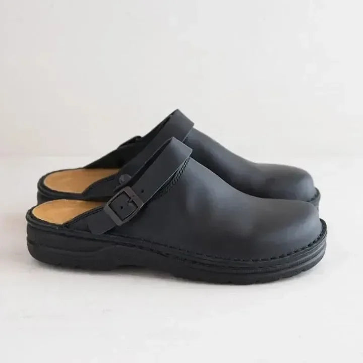 Leather-Effect Slip-On Clogs for Men & Women – Cushioned Footbed, Lightweight Design, Casual Everyday Shoes for Indoor & Outdoor Wear