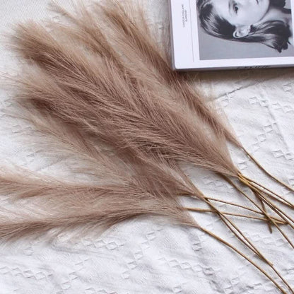 FEATHERBLOOM – Artificial Pampas for Graceful Decorative Displays
