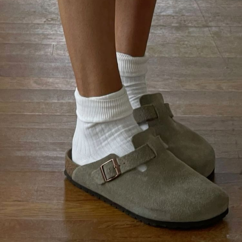 Unisex Leather Sandals with Adjustable Buckle Strap – Cushioned Footbed Slides for Indoor Outdoor Everyday Wear Men Women