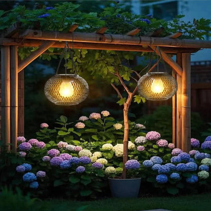 Luz brillante de jardín alimentada por energía solar