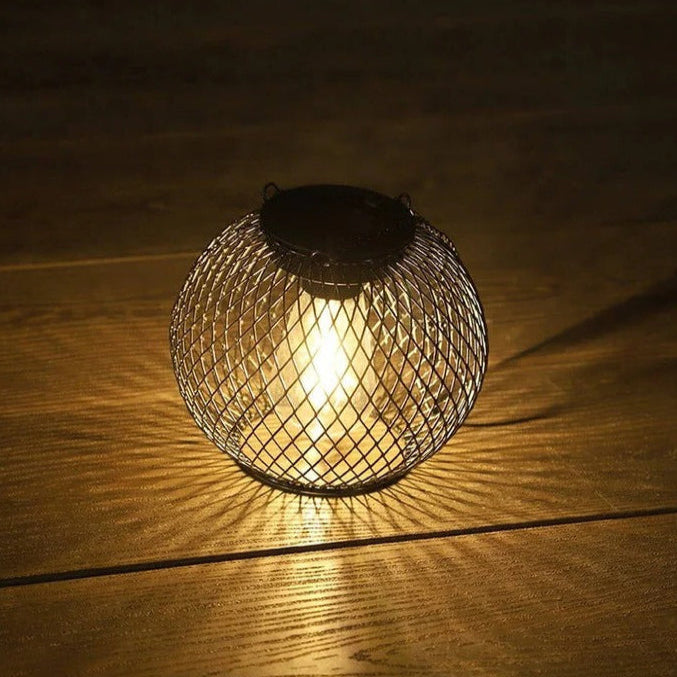 Luz brillante de jardín alimentada por energía solar