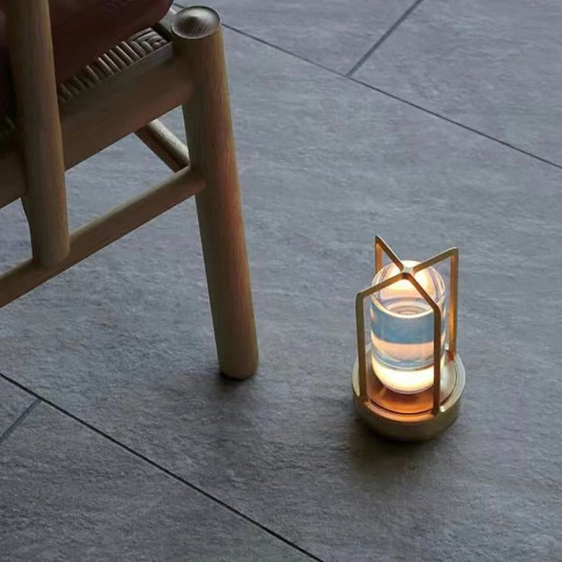 Lámpara de mesa LED inalámbrica compacta