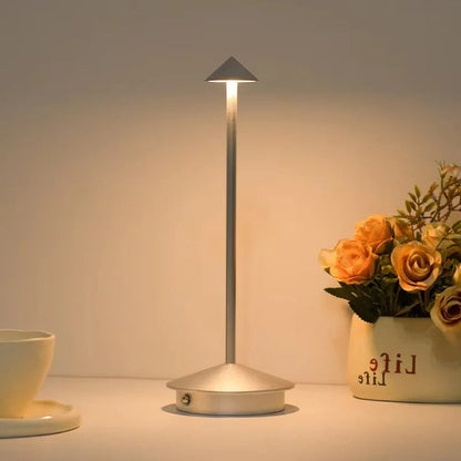 Lámpara de mesa LED portátil con control táctil recargable por USB