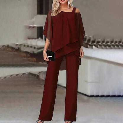 Traje de mujer de moda con hombros descubiertos