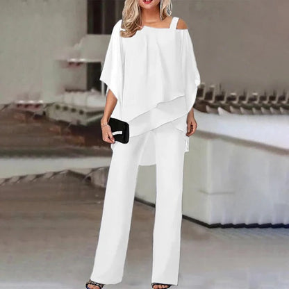 Traje de mujer de moda con hombros descubiertos