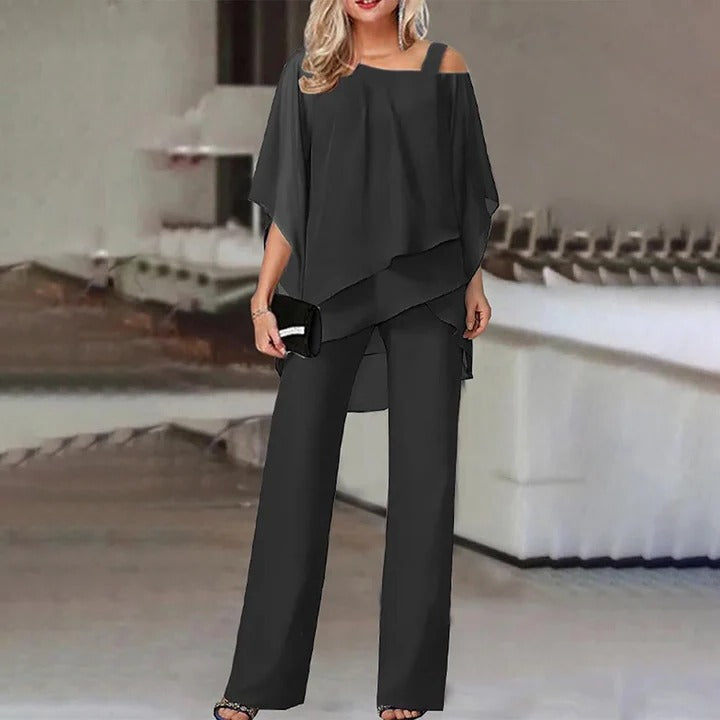 Traje de mujer de moda con hombros descubiertos