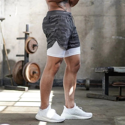 Pantalones cortos deportivos de camuflaje para hombre con forro de compresión incorporado