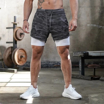 Pantalones cortos deportivos de camuflaje para hombre con forro de compresión incorporado