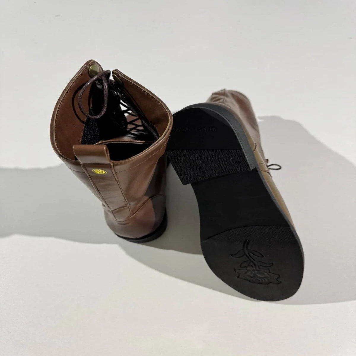 Botines clásicos de mujer con hebilla y cordones ajustables