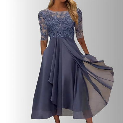 Precioso vestido floral a la altura del té con falda acampanada