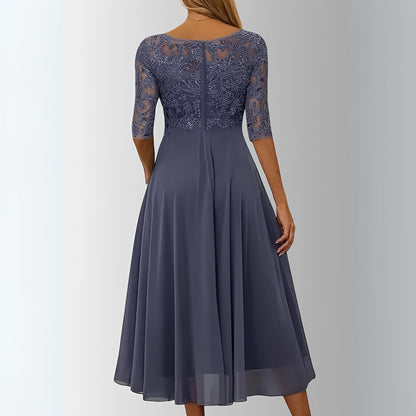 Precioso vestido floral a la altura del té con falda acampanada