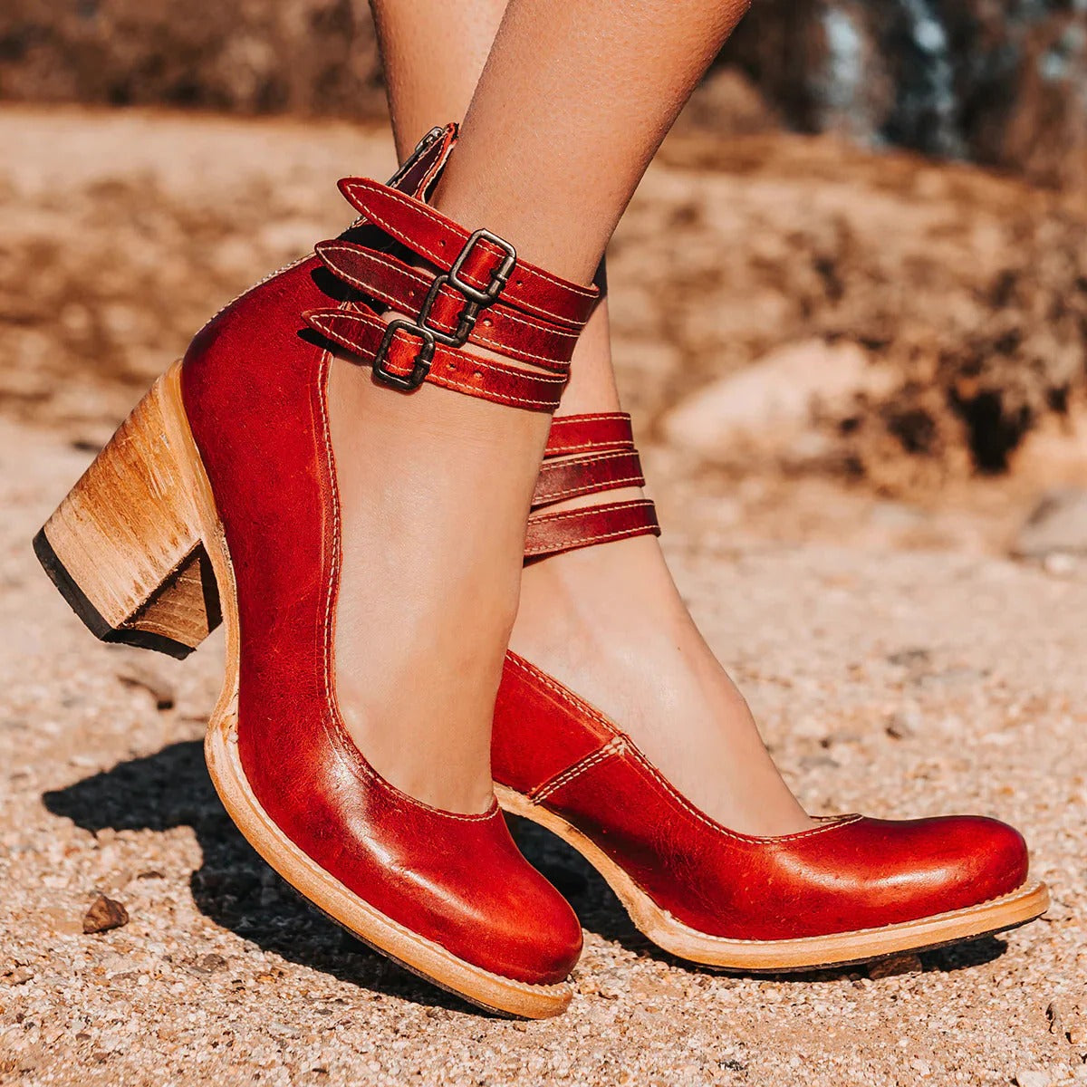 Sandalias planas de mujer con hebillas y plantillas cómodas