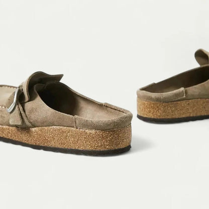 Mocasines de piel suave con tira ajustable para mujer