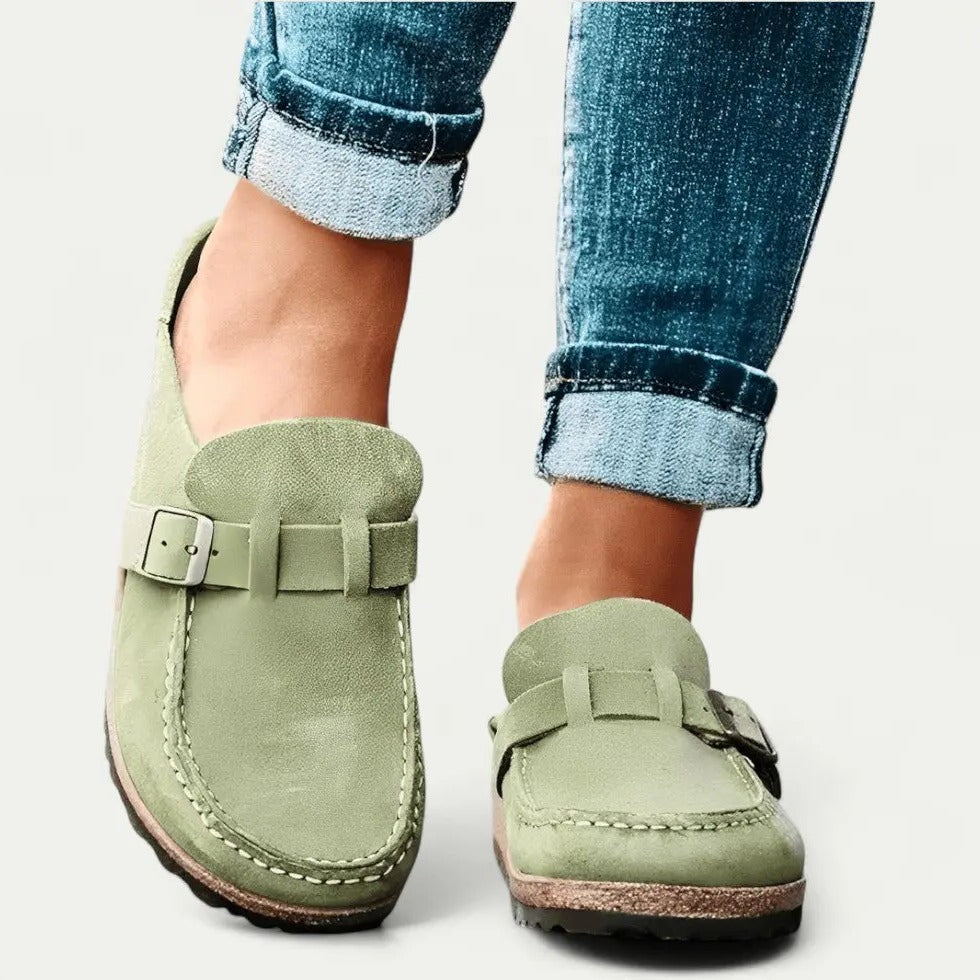 Mocasines de piel suave con tira ajustable para mujer