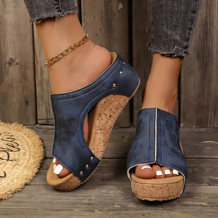 Sandalias de tacón alto para mujer con hebilla y tachuelas