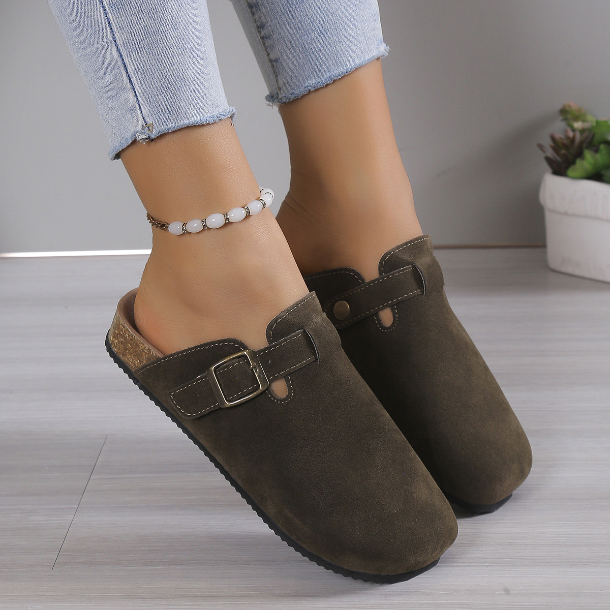 Unisex Leather Sandals with Adjustable Buckle Strap – Cushioned Footbed Slides for Indoor Outdoor Everyday Wear Men Women