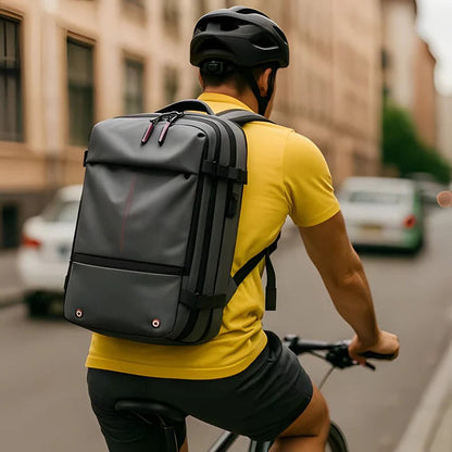Mochila de senderismo compacta con interior organizado