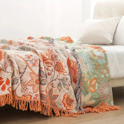Manta floral colorida con ribete de borlas bohemias