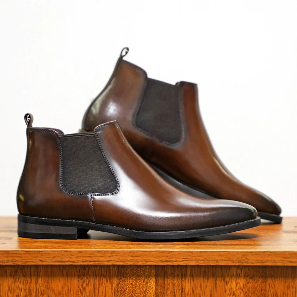 Botines Chelsea marrones con elástico lateral para hombre
