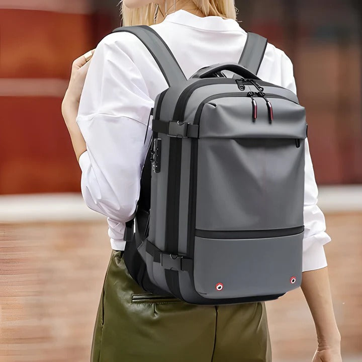 Mochila de senderismo compacta con interior organizado
