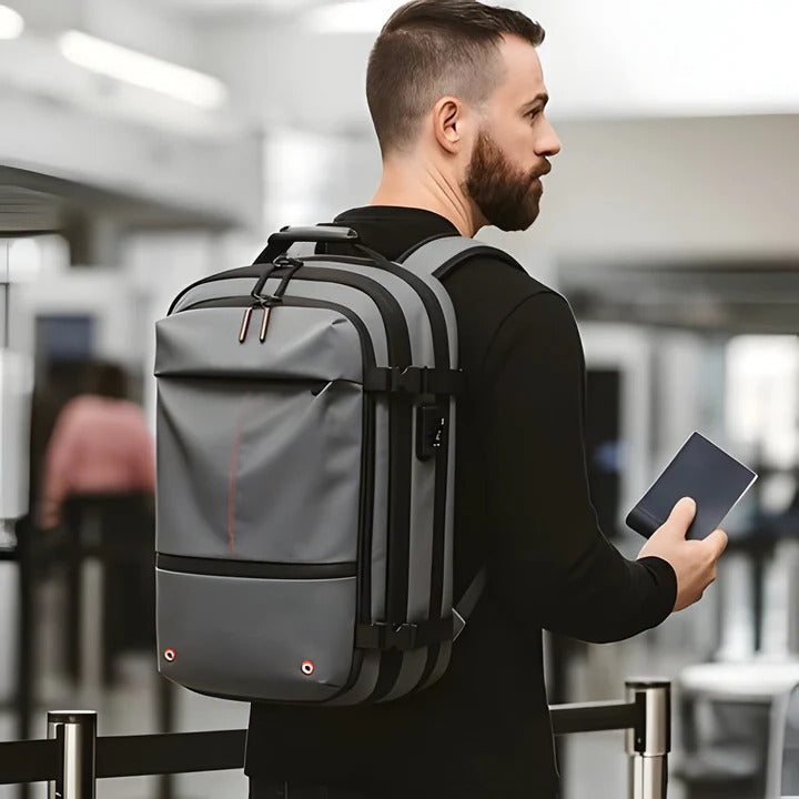 Mochila de senderismo compacta con interior organizado