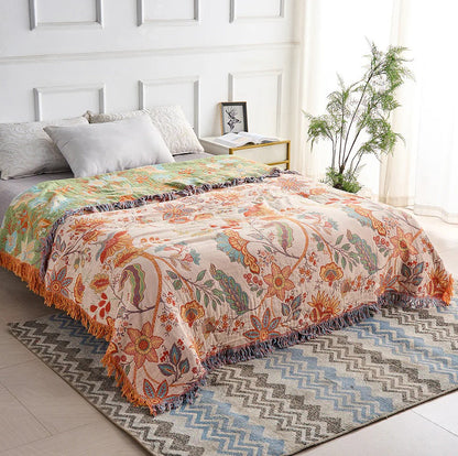 Manta floral colorida con ribete de borlas bohemias