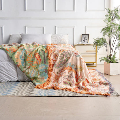Manta floral colorida con ribete de borlas bohemias