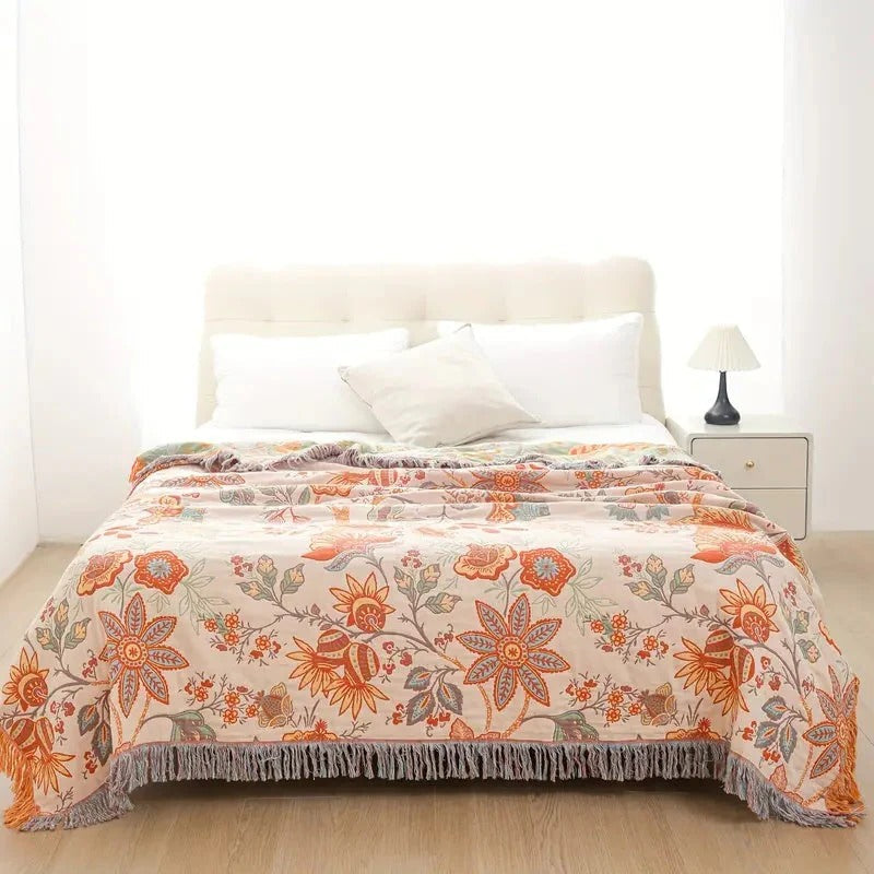 Manta floral colorida con ribete de borlas bohemias