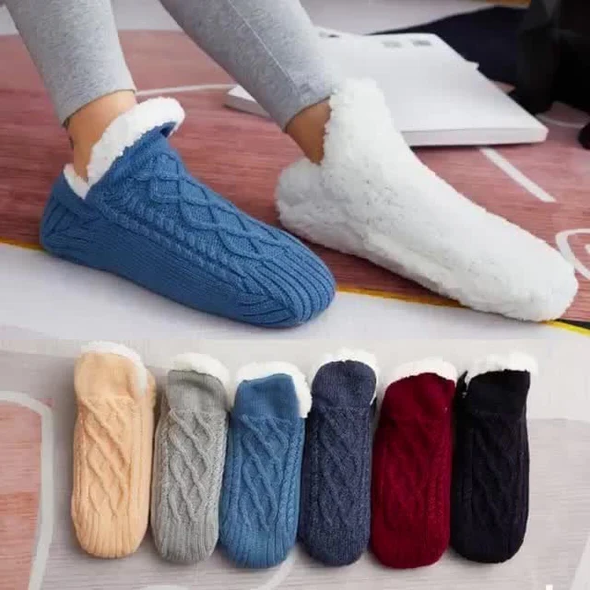 Fleece-Lined Gripper Socks with Silicone Traction for Women & Men – Cozy House Slippers for Cold Floors, Hospital, Yoga & Everyday Wear