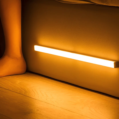 Tira LED automatizada con efecto de luz blanca cálida