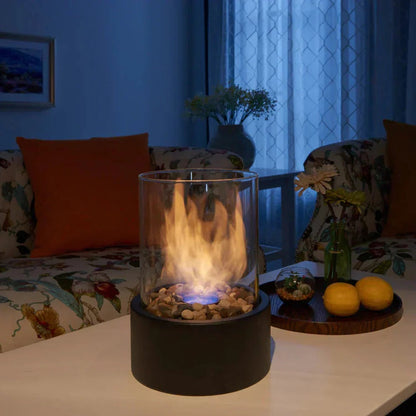 Chimenea de interior compacta con estructura de cristal y metal