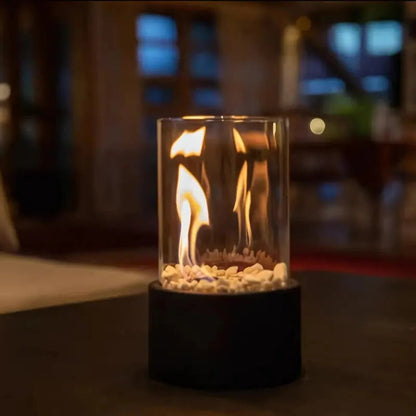 Chimenea de interior compacta con estructura de cristal y metal