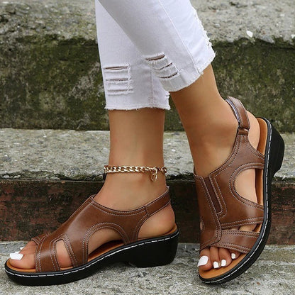 Sandalias cómodas de tacón con tiras de hebilla