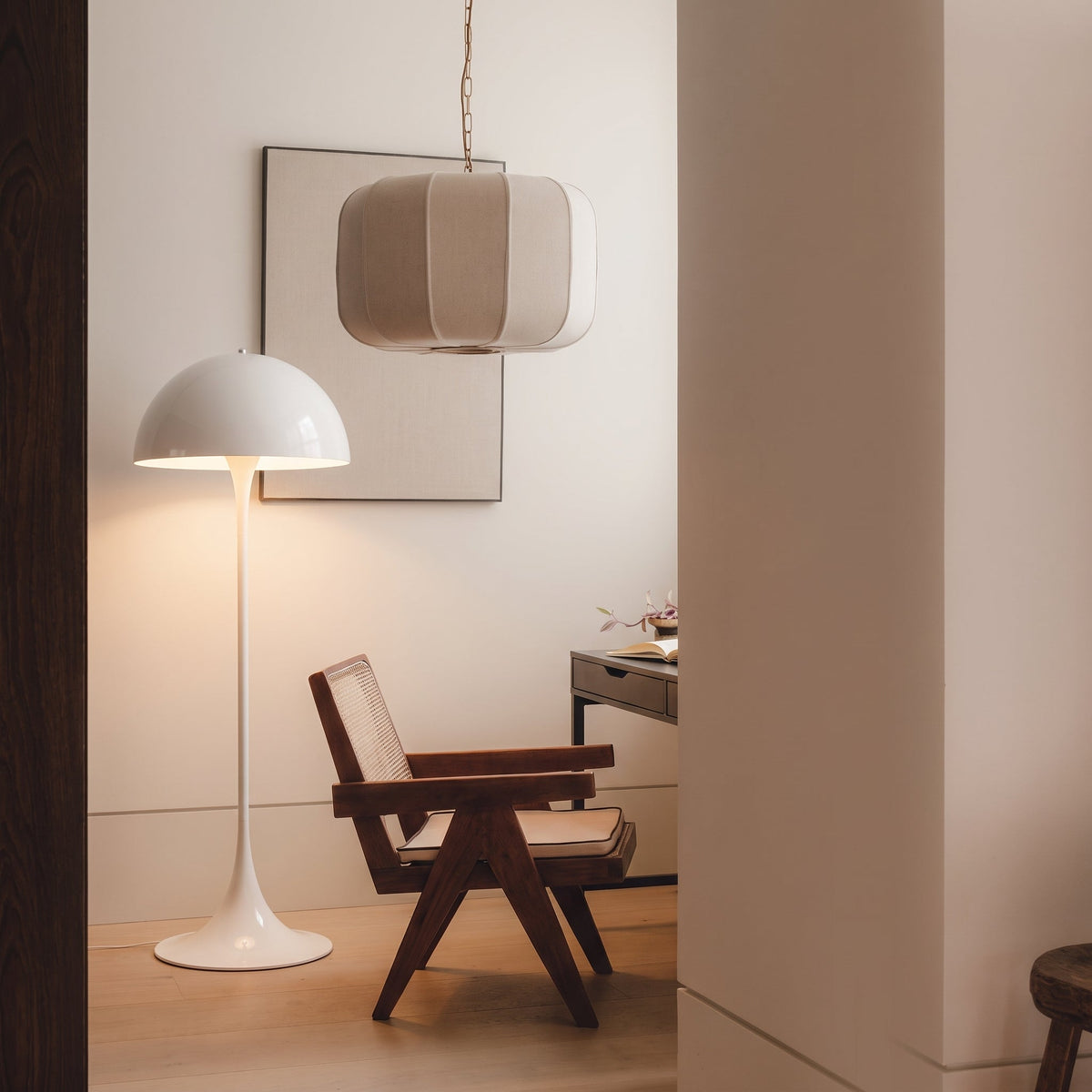 Modern Mushroom Floor Lamp with Warm LED Glow – Sculptural Dome Accent Light for Living Room, Bedroom & Home Decor