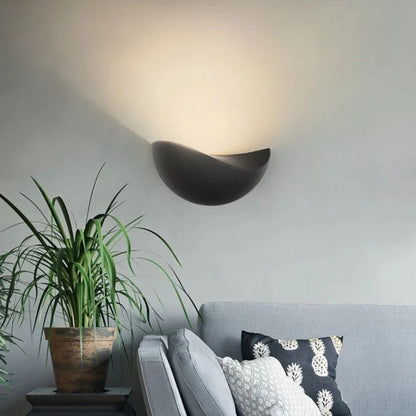 Half-Moon Aluminum LED Sconce – 5W Low-Profile Fixture for Bedroom, Hallway & Porch – IP65 Weatherproof Wall Lighting 3000K-5000K