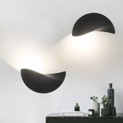 Half-Moon Aluminum LED Sconce – 5W Low-Profile Fixture for Bedroom, Hallway & Porch – IP65 Weatherproof Wall Lighting 3000K-5000K