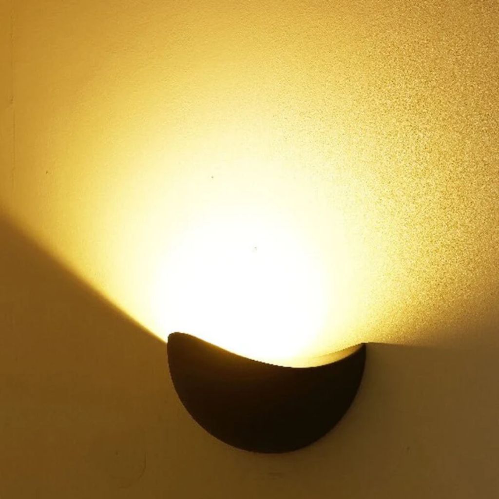 Half-Moon Aluminum LED Sconce – 5W Low-Profile Fixture for Bedroom, Hallway & Porch – IP65 Weatherproof Wall Lighting 3000K-5000K