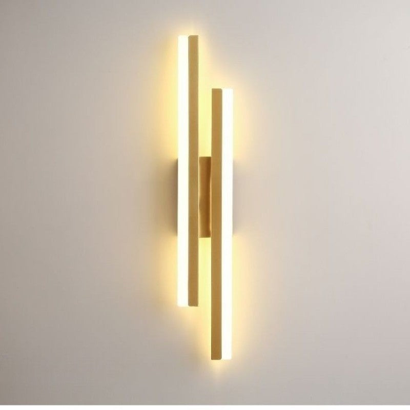 Minimalist LED Wall Sconce – Vertical Linear Light Fixture in Matte Black or Brushed Gold for Bedroom, Living Room & Hallway