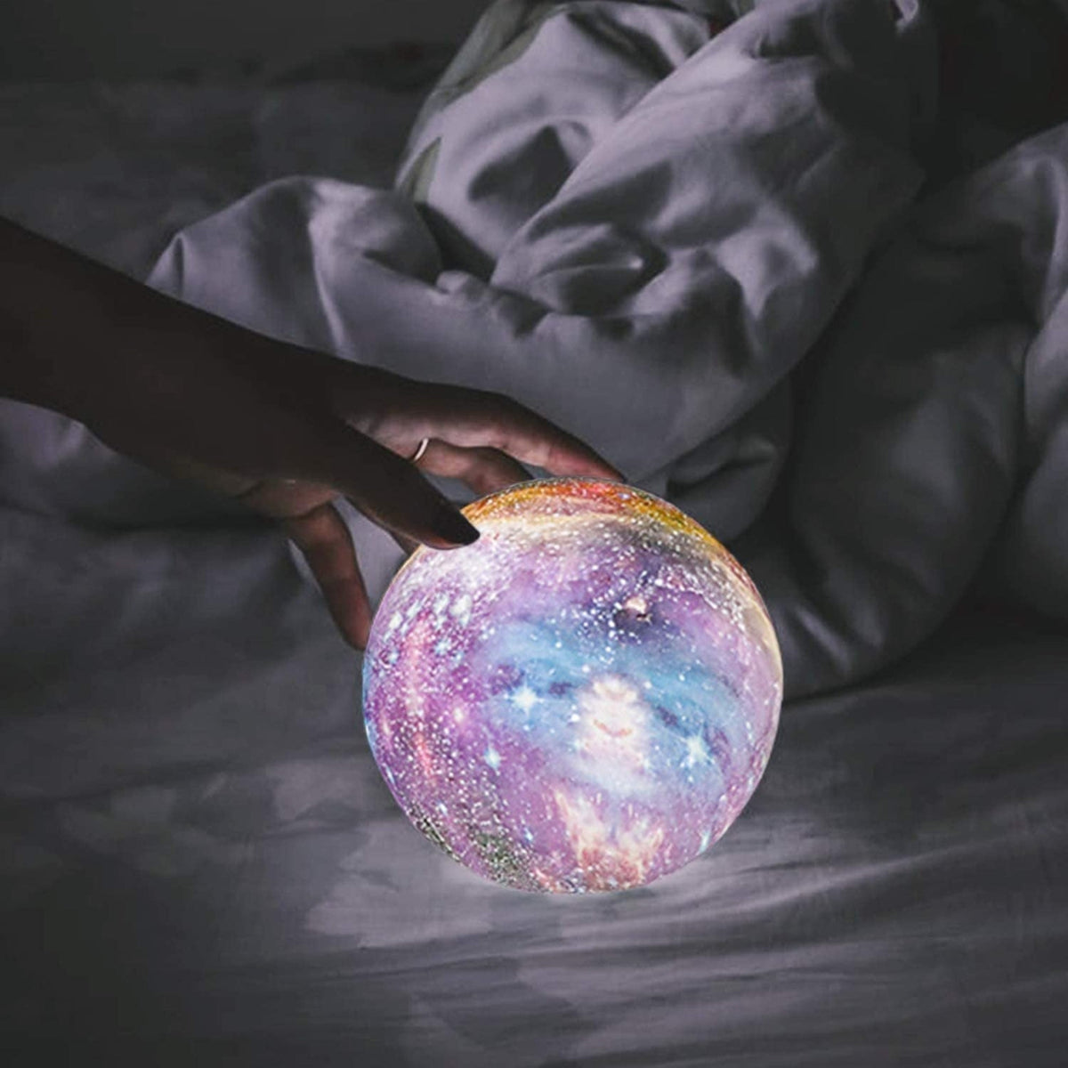3D Lunar Globe Decorative Night Light with 16 Color Options and Wireless Rechargeable Design for Bedrooms, Desks, and Living Spaces
