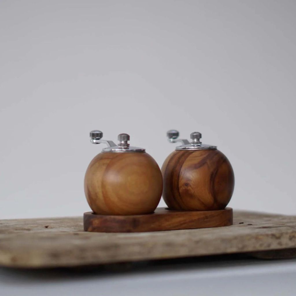 Wood Salt & Pepper Grinder Set with Stand Hand-Crank Mills for Kitchen Table Dining Countertop Seasoning Display